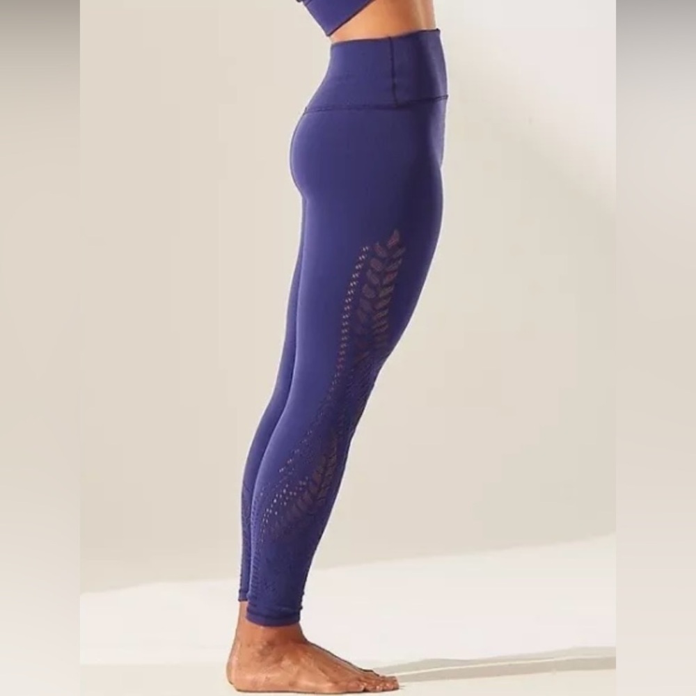 Women’s Athleta warp knit tight 7/8